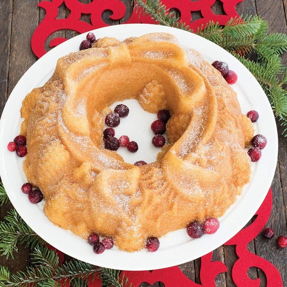 NWOT Nordic Ware Platinum Holiday Wreath Bundt Pan - Picture 4 of 9